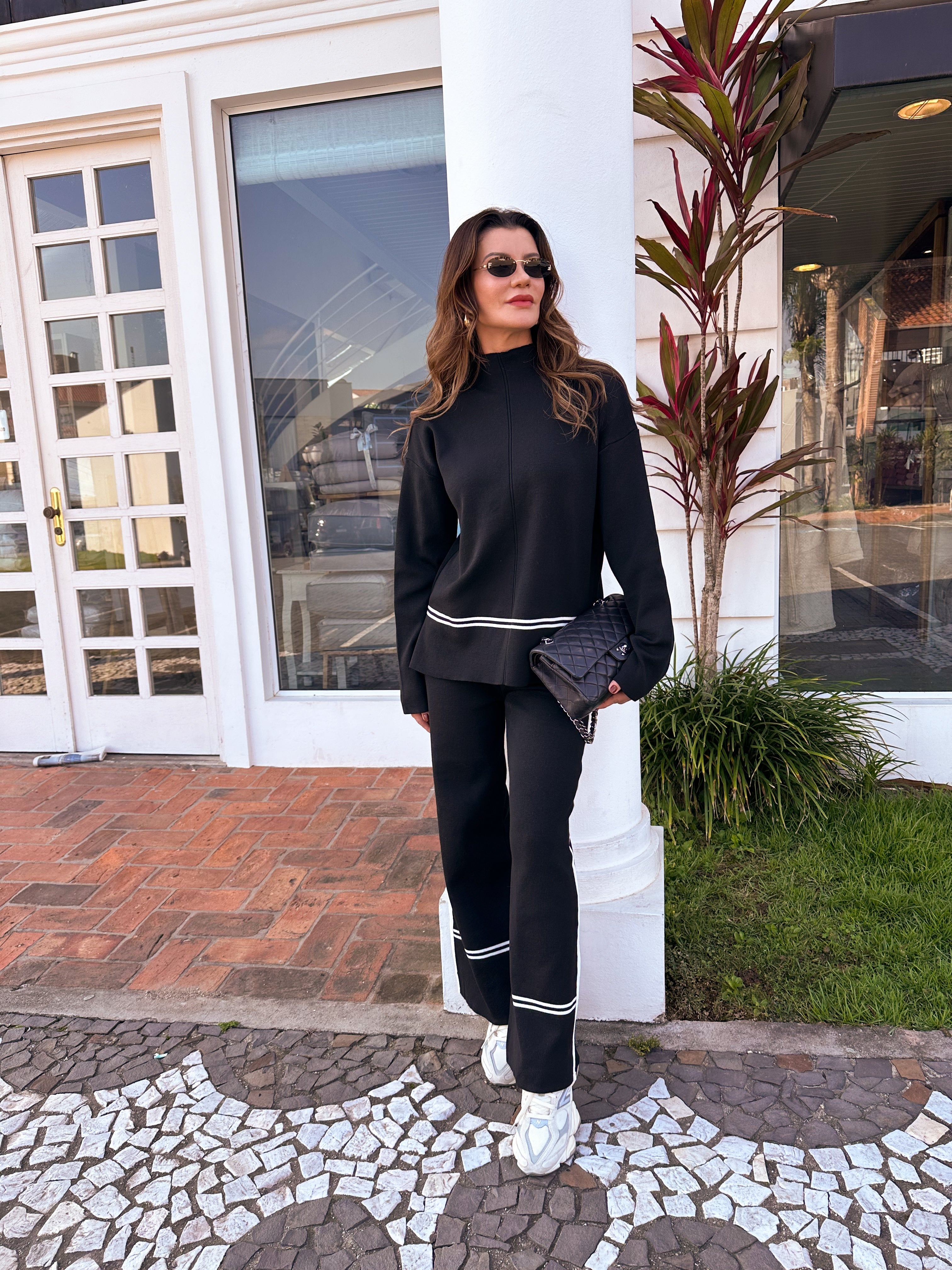 Conjunto de Tricô com Suéter Mullet Gola Alta e Calça Confortável