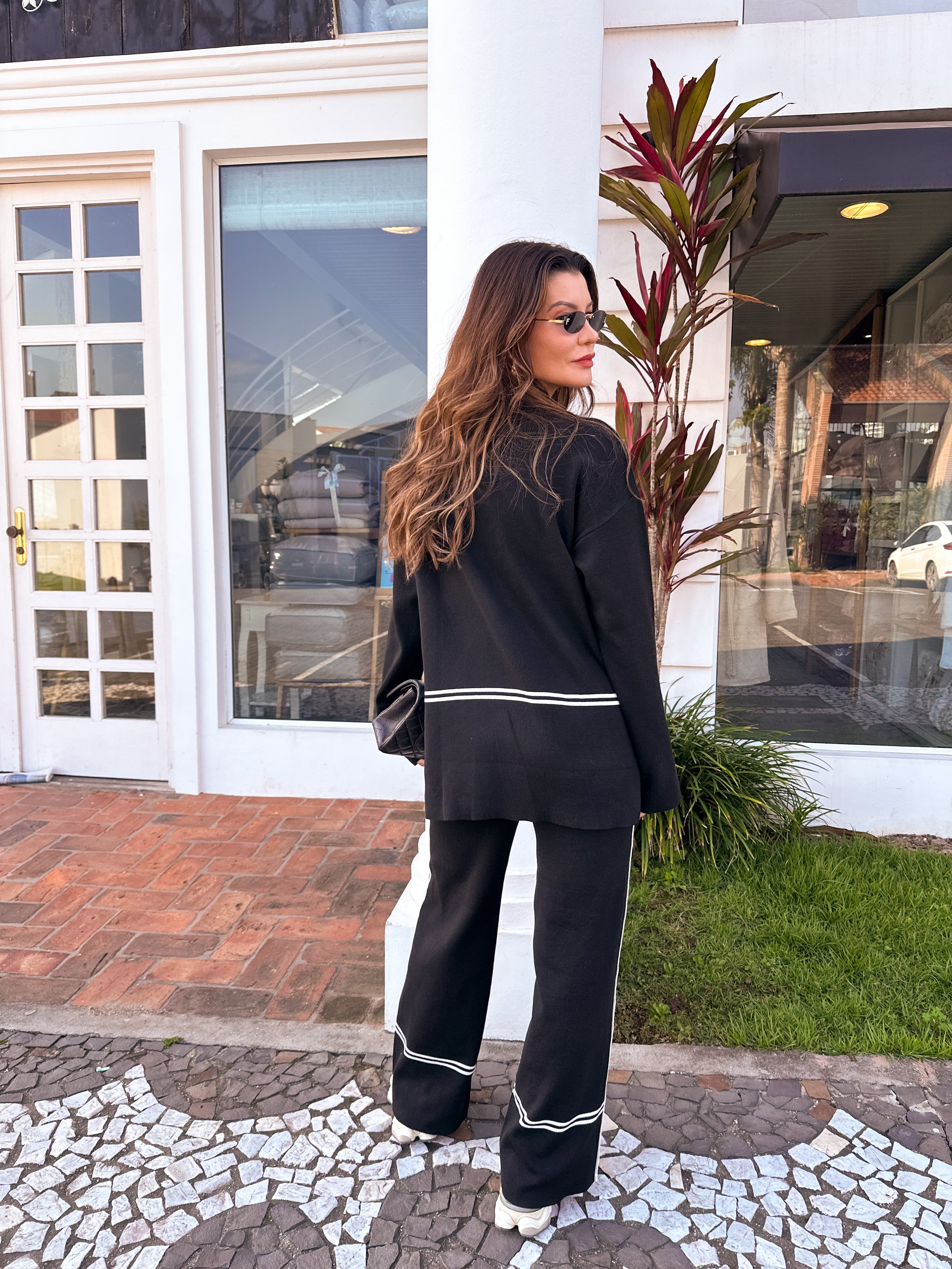 Conjunto de Tricô com Suéter Mullet Gola Alta e Calça Confortável